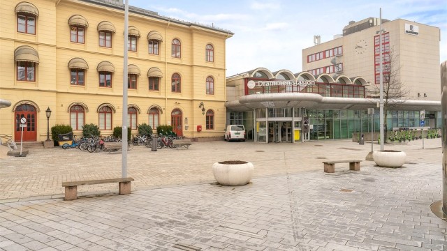 Fra Drammen stasjon, har du effektiv togforbindelse til blant annet Oslo og Kongsberg.
