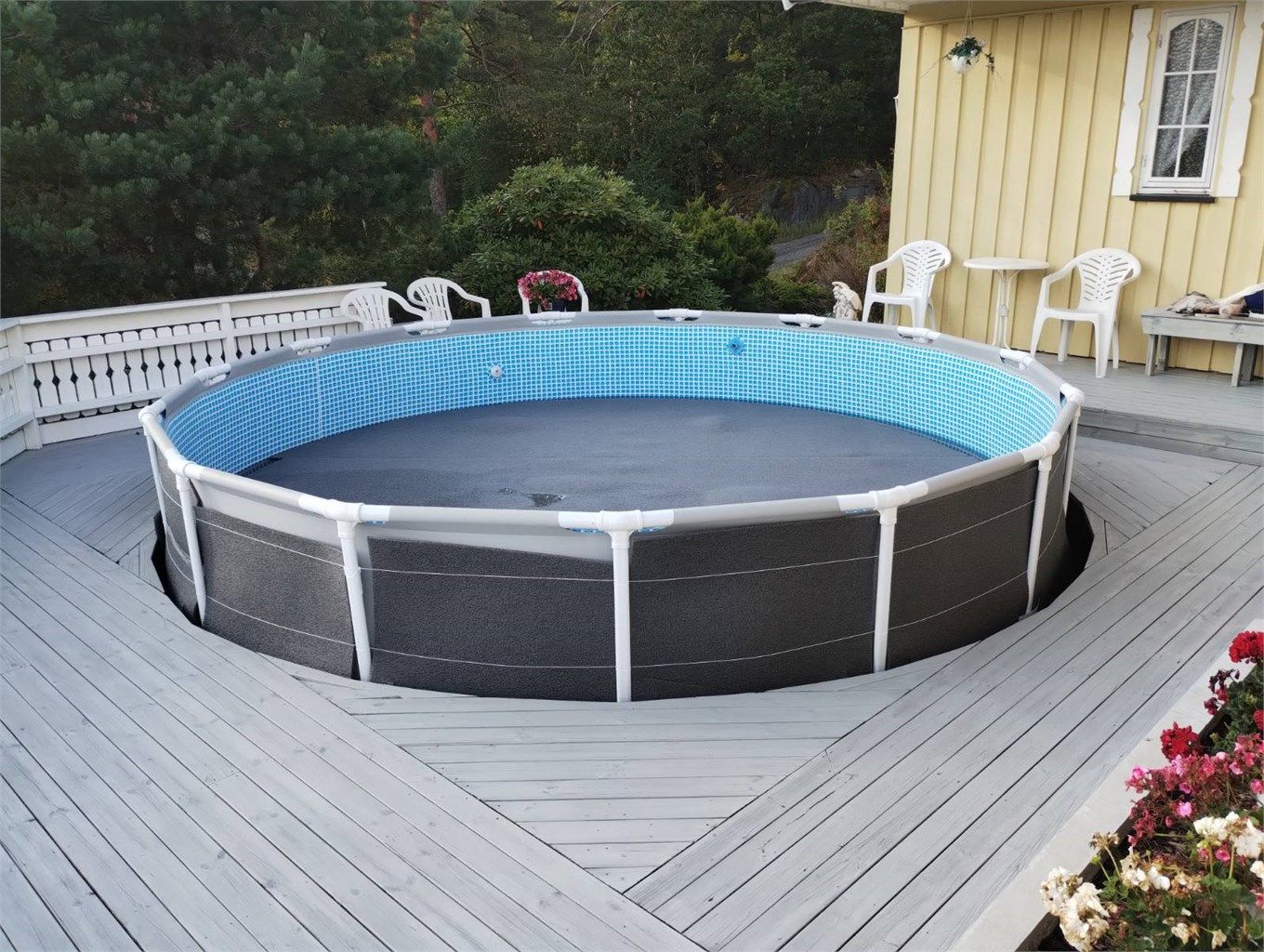 Bildet er tatt på et tidligere tidspunkt. Bassenget er fjernet.