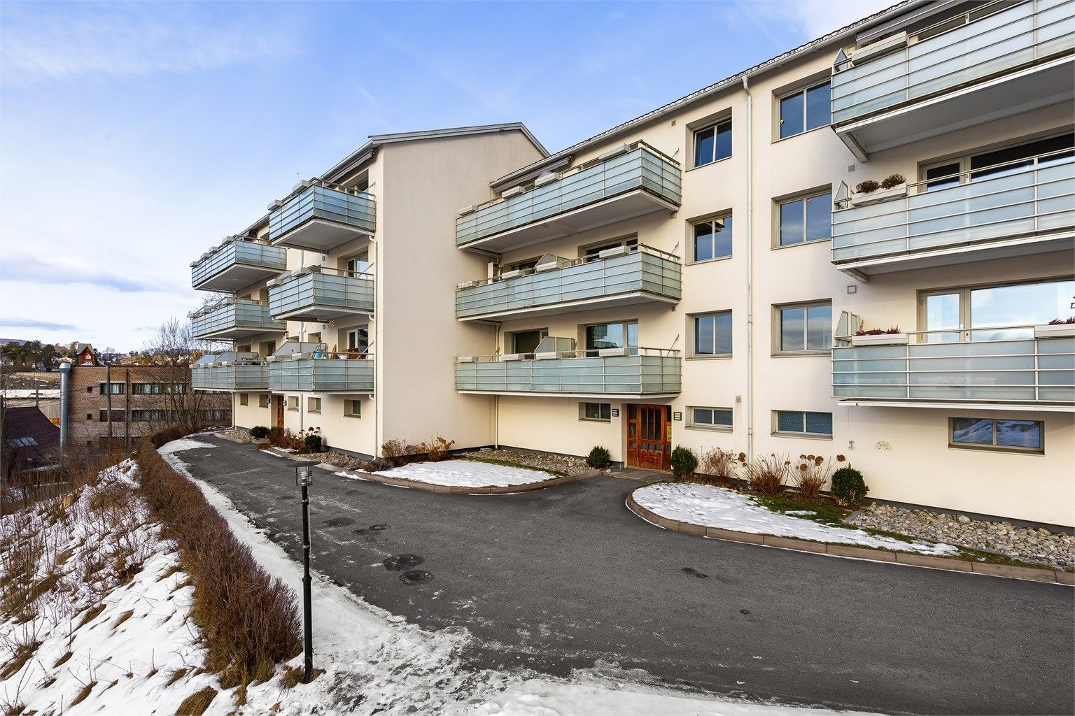 Fellesutgiftene inkluderer fyring og varmtvann, noe som gir forutsigbare bokostnader.