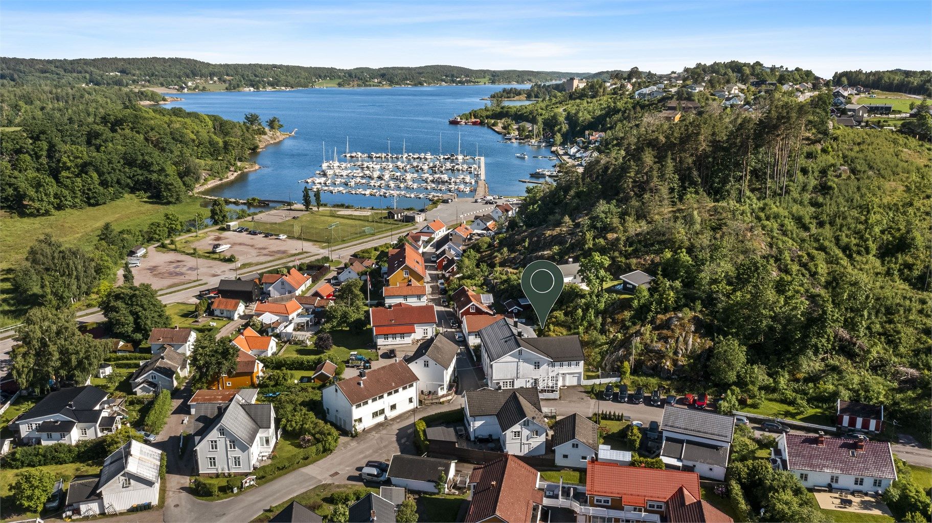 Skippergaten 2 ligger kun en kort spasertur til vannet