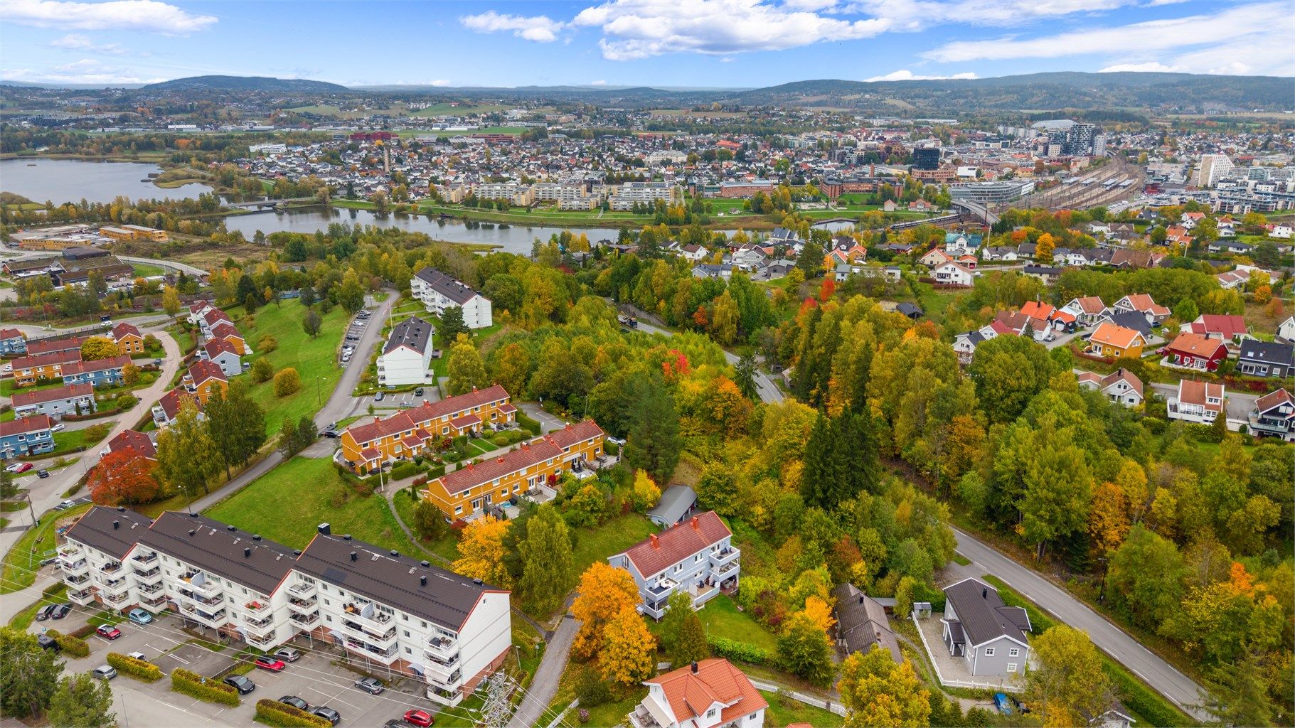 Attraktiv beliggenhet i Rælingen med kort vei til både Lillestrøm, Strømmen og marka.