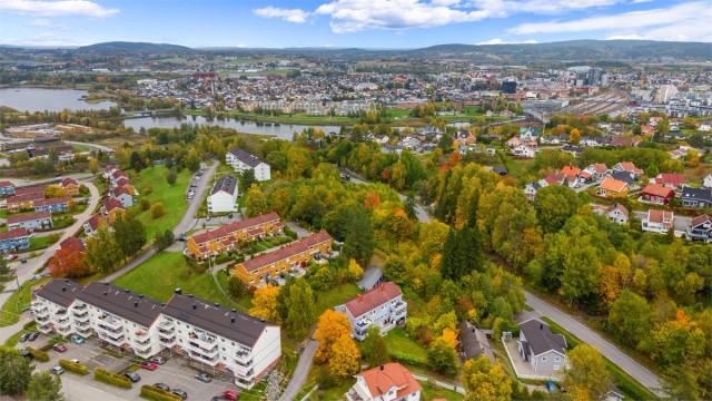 Attraktiv beliggenhet i Rælingen med kort vei til både Lillestrøm, Strømmen og marka.