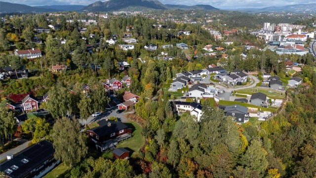 Kort avstand til Sandvika sentrum med et rikt utvalg av butikker, servicetilbud og togforbindelse