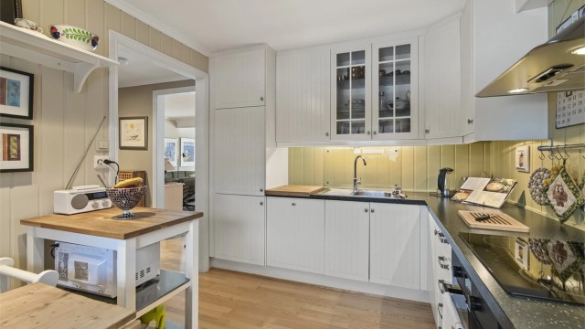 God med skap- og benkeplass