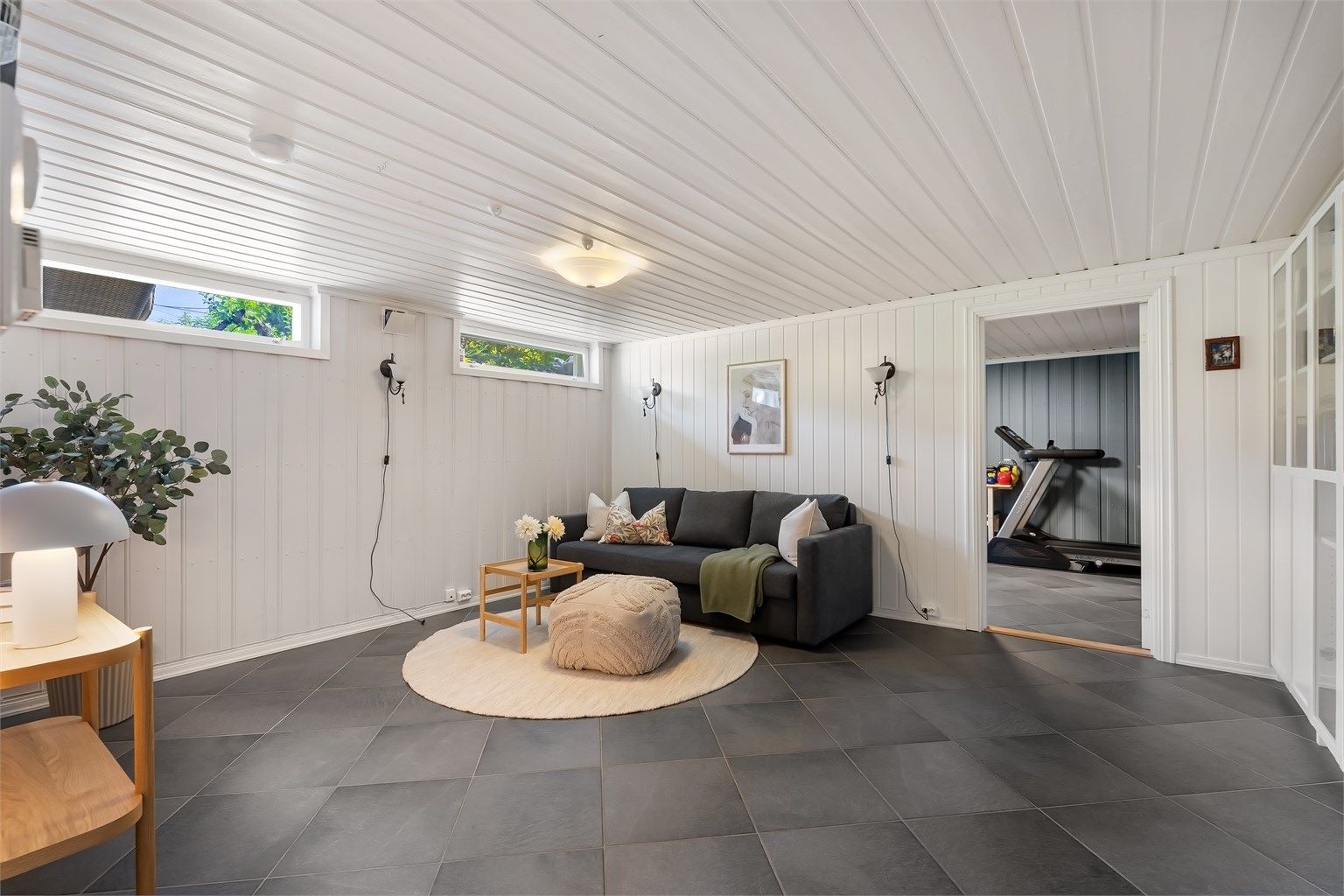 Kjellerstuen gir ekstra plass for familien, med adkomst til et eget treningsrom.