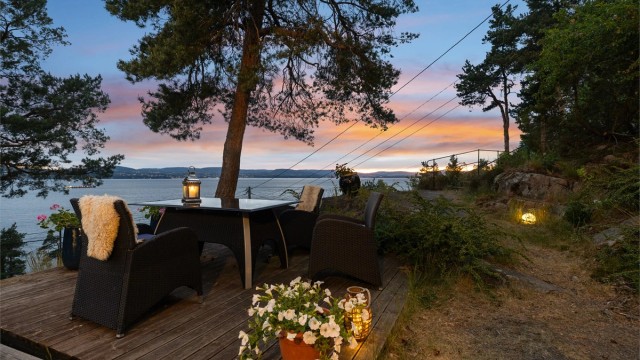 Her sitter du på første rad til solnedgangen og himmelens vakre fargespill