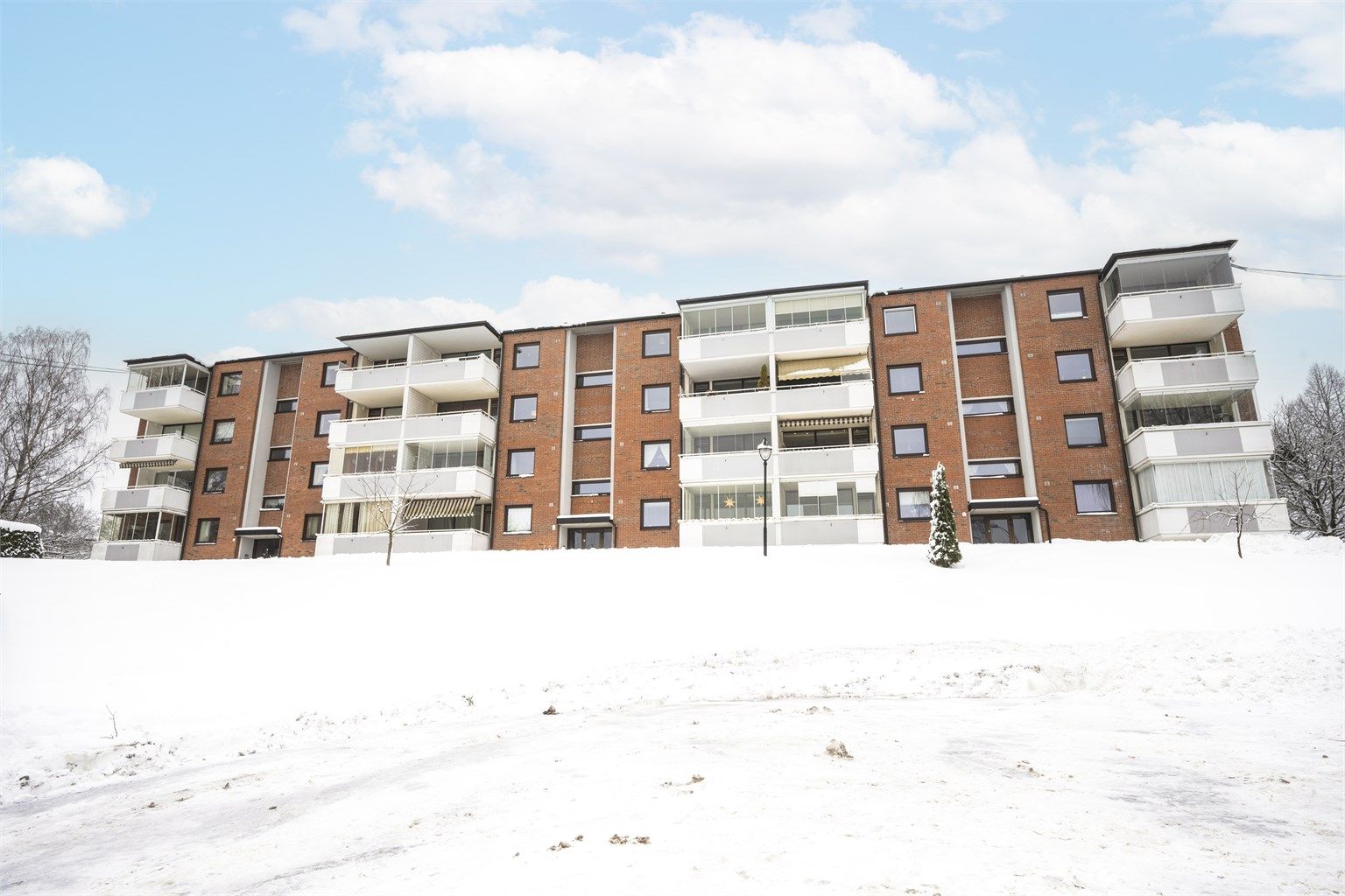 Blokkens fasade fra vest.