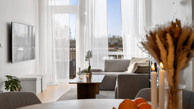 Krogsveen v/ Anders Brodshaug Berger presenterer Reidar Bakkes veg 20 - Foto: Heidi Larsen.