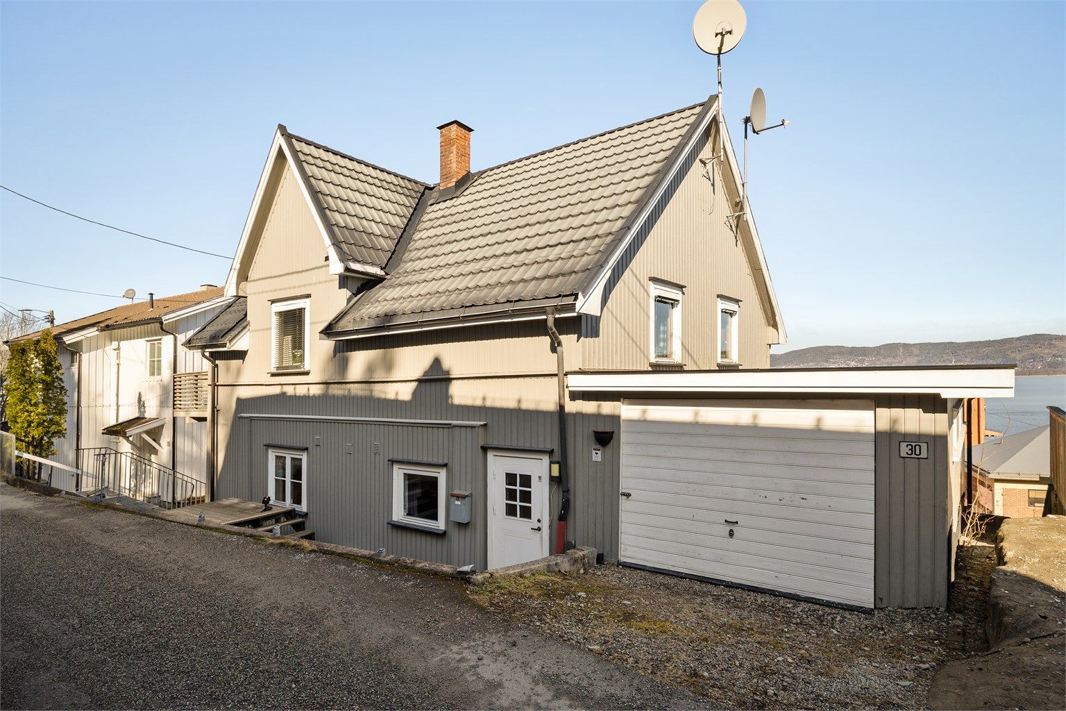 Beliggende i en blindvei uten gjennomgangstrafikk