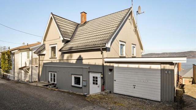 Beliggende i en blindvei uten gjennomgangstrafikk