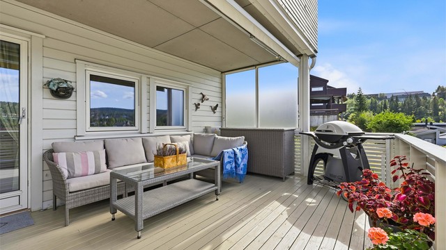 Terrassen har fin plass til hele grillselskapet