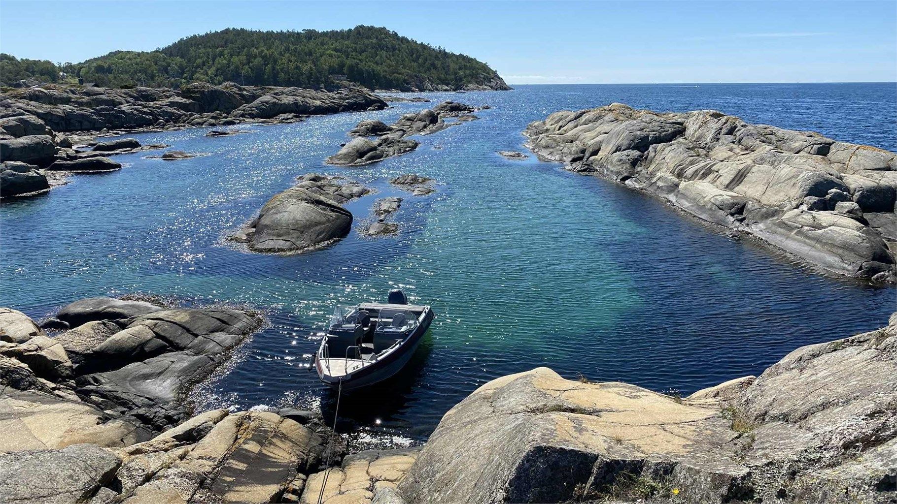 Skjærgården på utsiden mot havet er særdeles vakker.
