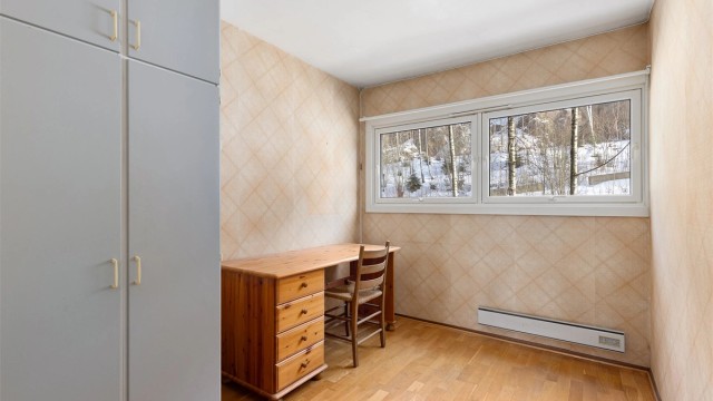 Soverom 2 egner seg godt som gjesterom/kontor eller barnerom, med plass til seng og arbeidspult