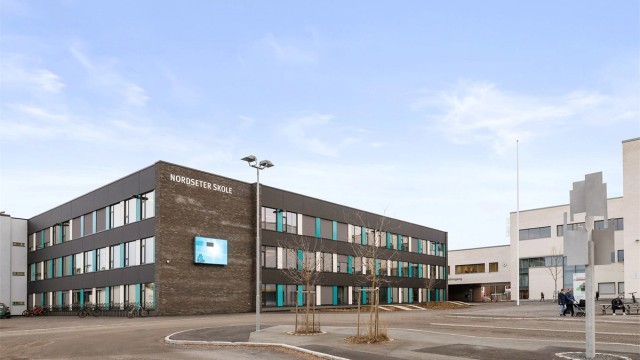 Umiddelbar nærhet til Nordseter barne- og ungdomsskole, med lite trafikkert skolevei
