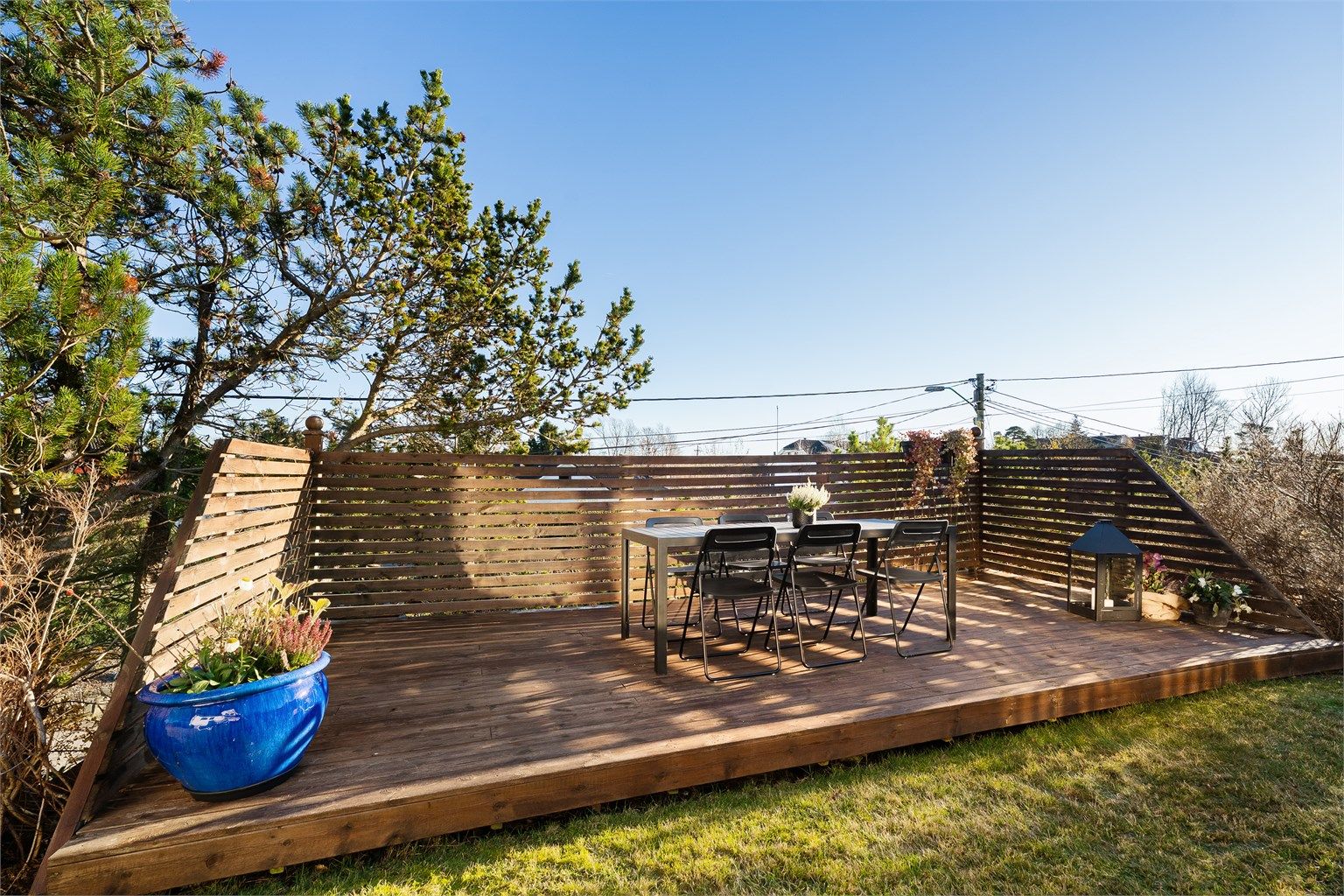 Det er lagt opp en ekstra platting med mulighet til spisegruppe, grill m.m. 