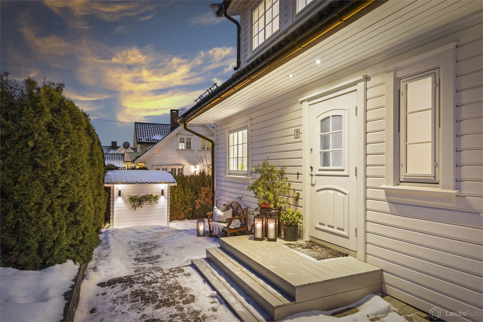 Huset er påkostet de senere år med bl.a. nyoppusset kjelleretasje i 2024, plassbygget deler av kjøkken i 2023, nyere 1-stavs parkett med gulvvarme osv.