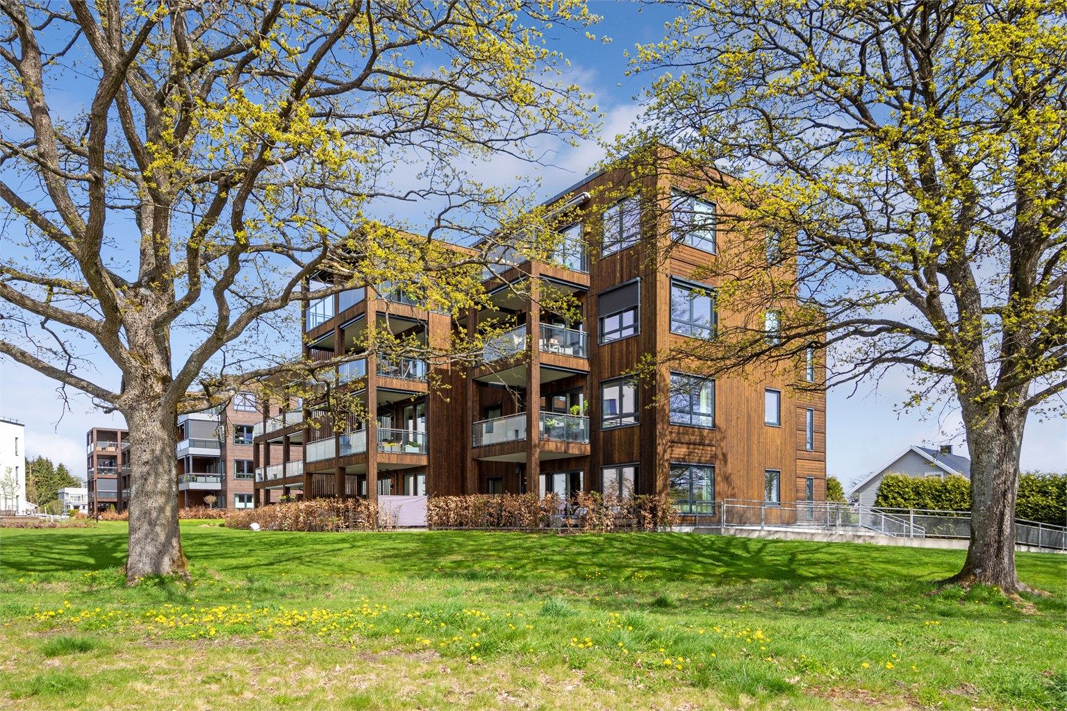 Eiendommen ligger i et barnevennlig og etablert boligområde på Teie ca. 2 km fra Tønsberg sentrum.