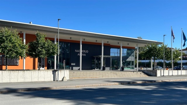 Rett over veien fra Nadderudhallen finner dere Nadderud arena som blant annet huser treningsenteret Gnist
