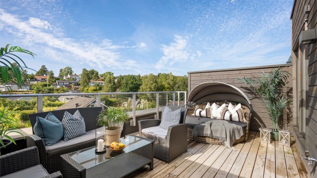 Svært usjenert takterrassen som nyter god ettermiddags- og kveldssol