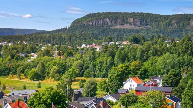 Fra balkongen er det fantastisk utsikt utover mot Kolsåstoppen og Skaugum