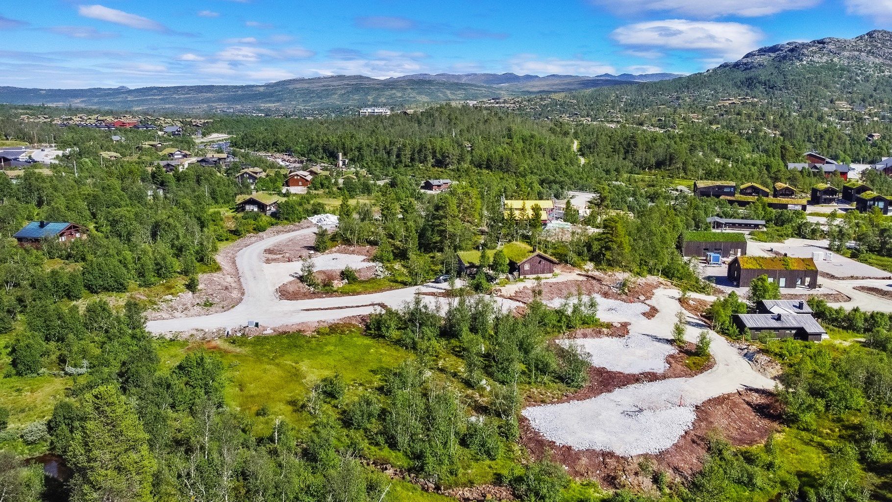 Ferdig opparbeidet tomter. Solrike.