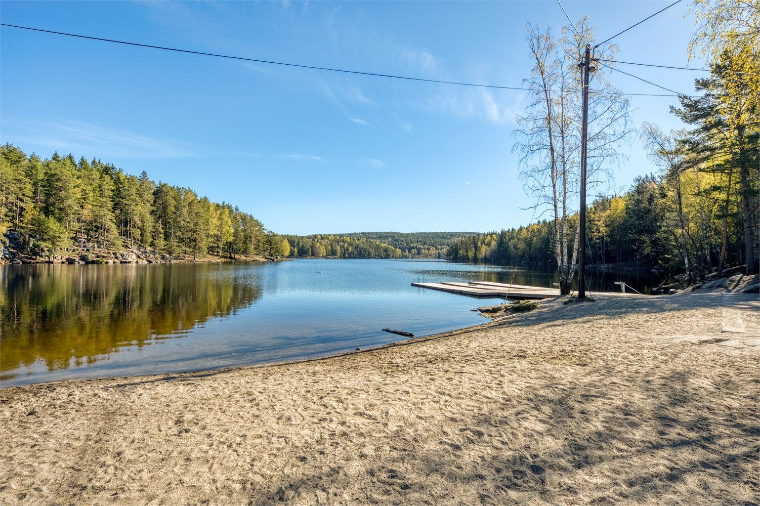 Østmarka og Nøklevann ligger en kort sykkeltur unna. Her er det badevann, padling, turstier mm.
