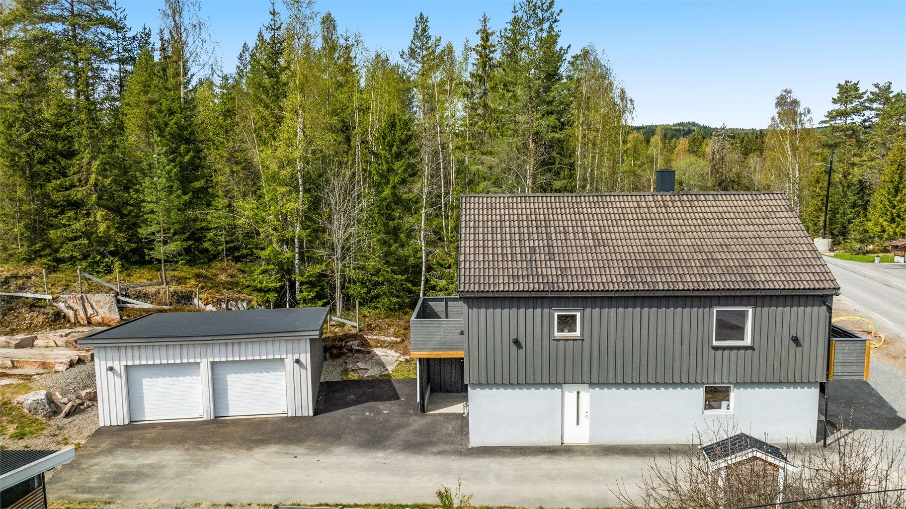 Boligen har godkjent utleieleilighet i underetasjen som kan by på skattefrie leieinntekter