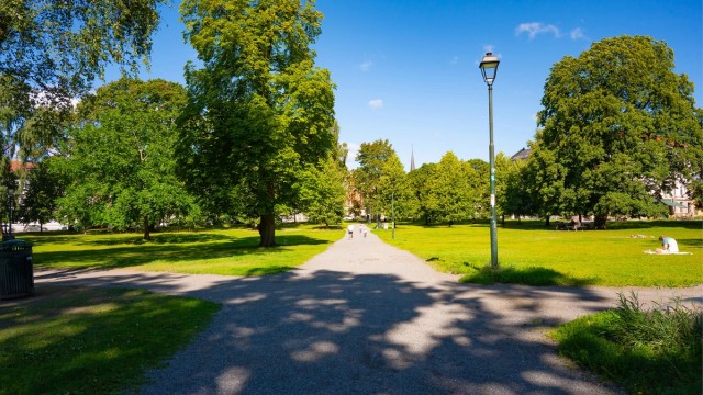Her bor du sentralt til, med umiddelbar nærhet til alt du måtte trenge.