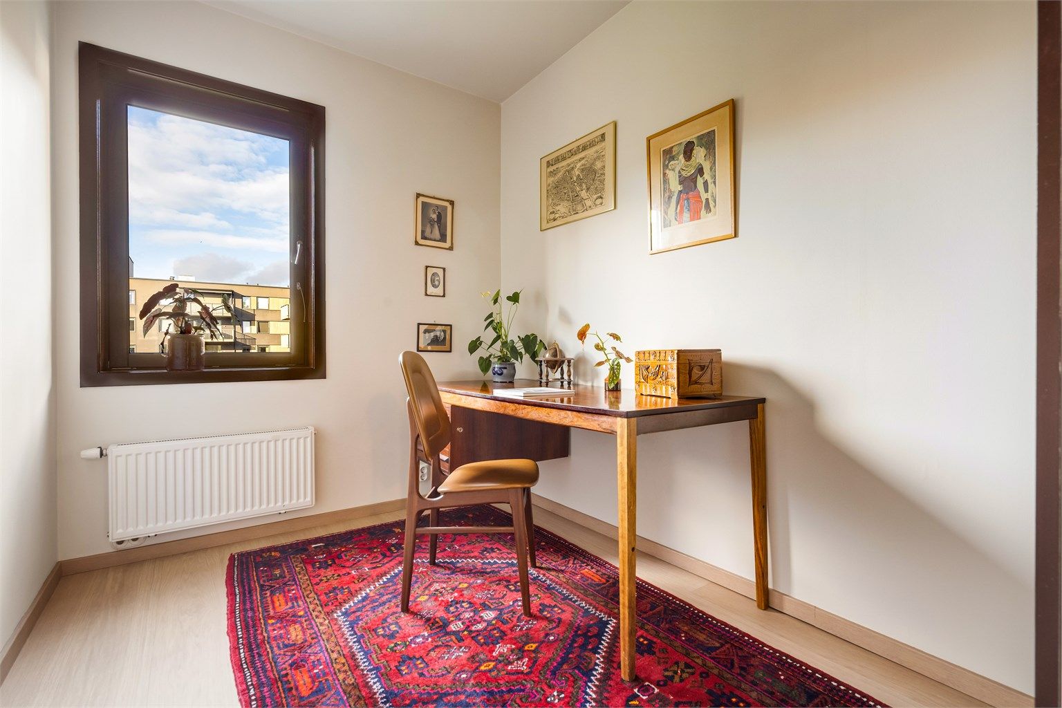 Soverom to er innredet som kontor i dag, men egner seg også flott som barnerom eller gjesterom.