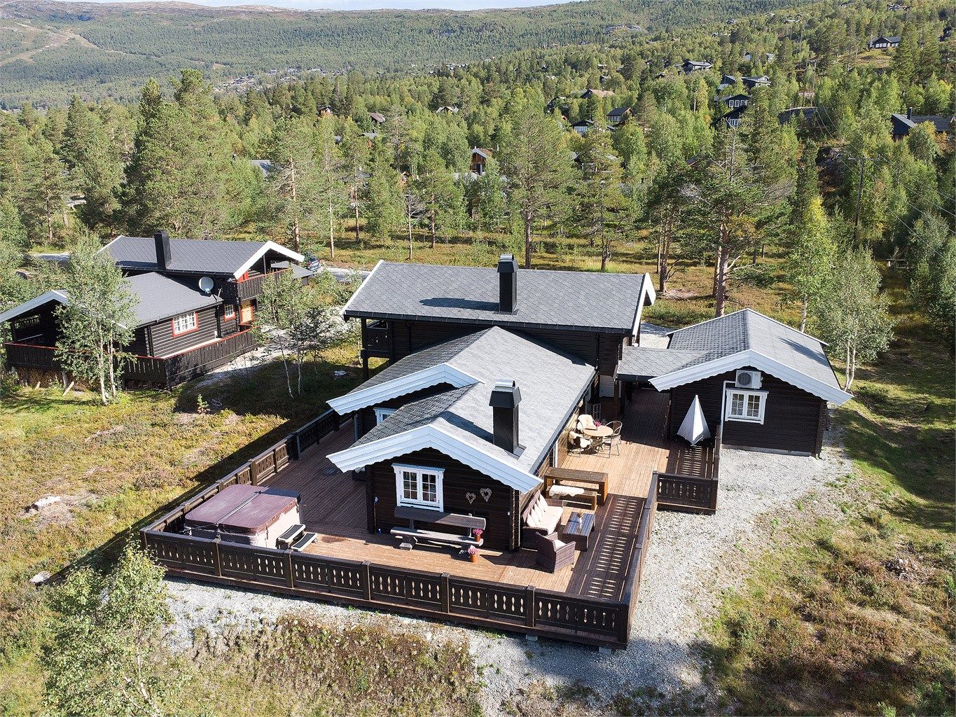 Velkommen til Lysbakkenvegen 5 presentert av Eiendomsmegler/Partner Harald Osdal
Foto: Jarle Osen
