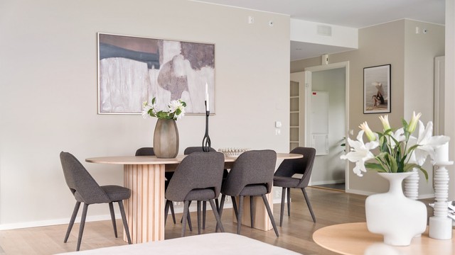 Leiligheten har både vannbåren gulvvarme og balansert ventilasjon som gir et behagelig inneklima