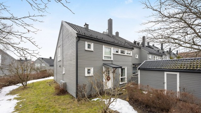 Velkommen til Prost Holms Vei 81! Et familievennlig ende rekkehus i et veletablert og rolig nabolag på Skedsmokorset. Foto Espen Edin