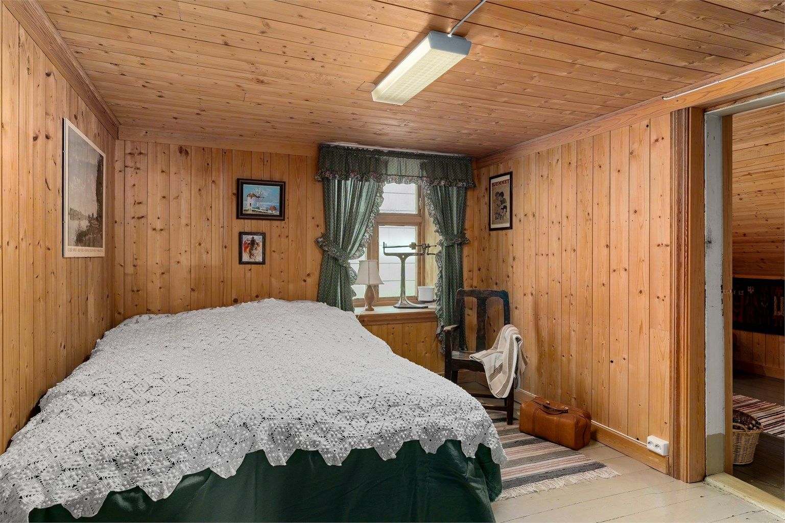 Soverom i 2. etasje i det gamle trehuset.