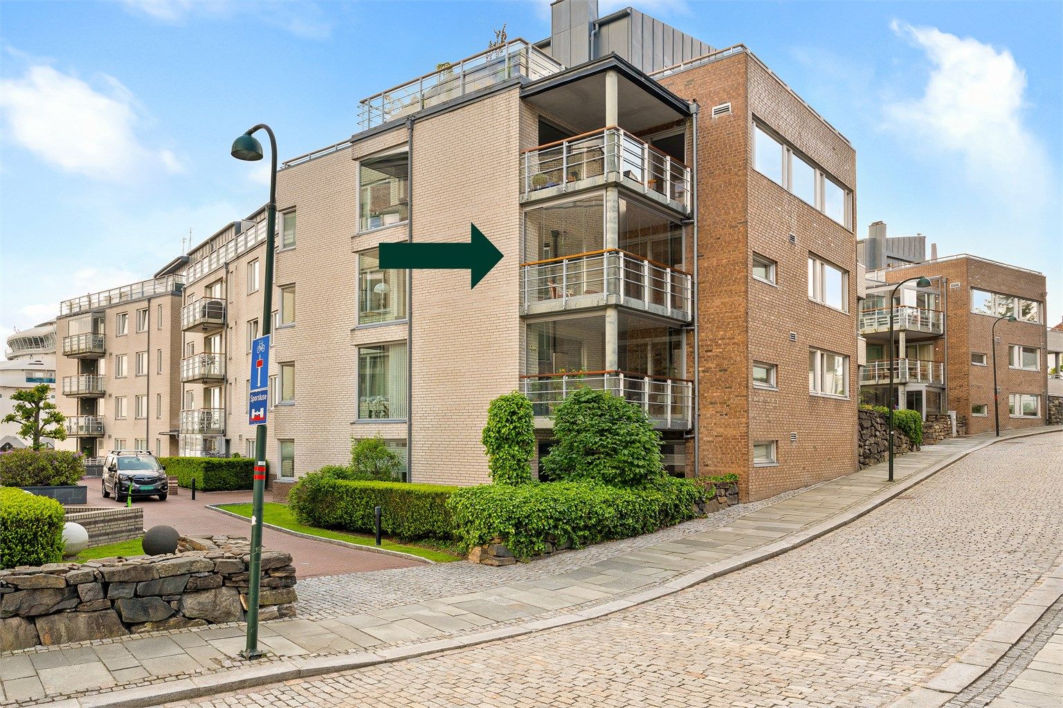 Velkommen til Øvre Strandgate 111.