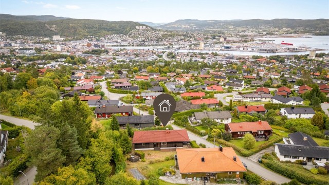 Fin utsikt over Drammen by, Drammensfjorden og Lier dalene. Det er kort gangavstand til flotte tur- og rekreasjonsområder.