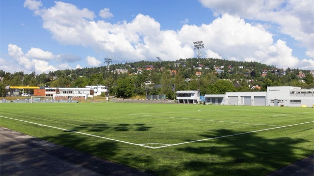 Gressbanen - hjemmebane for idrettslaget Ready - ble åpnet i 1918 og var fotballandslagets hjemmebane fra 1919 til Ullevaal Stadion overtok i 1927–1928.
