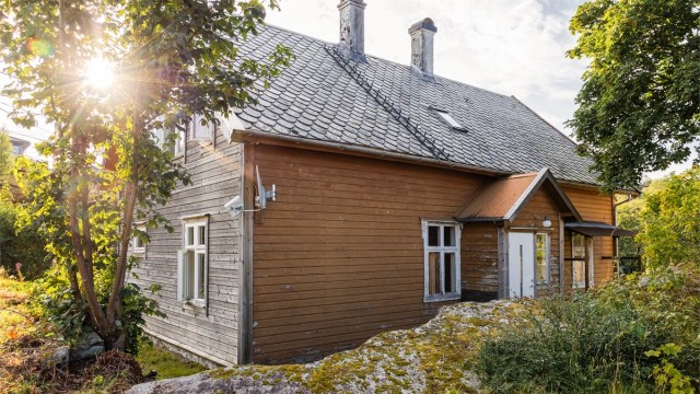 Inngangsdør på bakside mot kjøkken ble skiftet i 2018