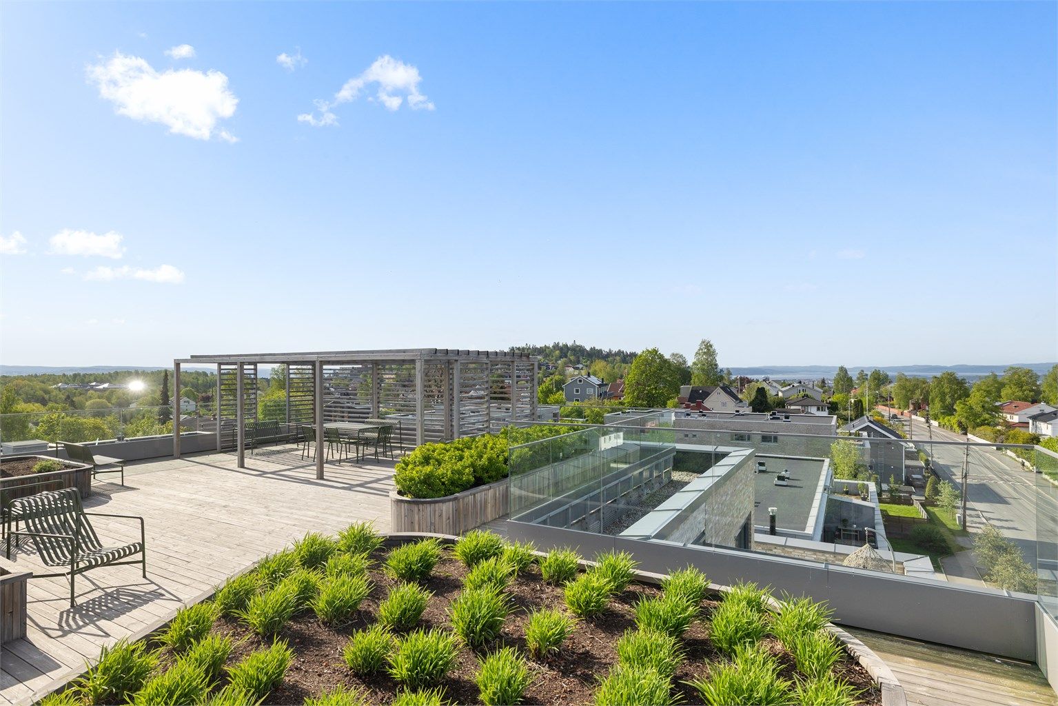 Felles takterrasse, som byr på formidabel utsikt og uslåelige solforhold.