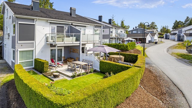 Velkommen til Grethes vei 8A/ Flott og lettstelt leilighet på bakkeplan.