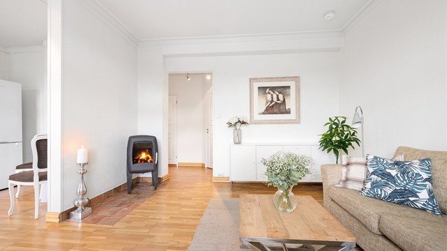 Peisovn med glassdør i stuen for ekstra varme og hygge.