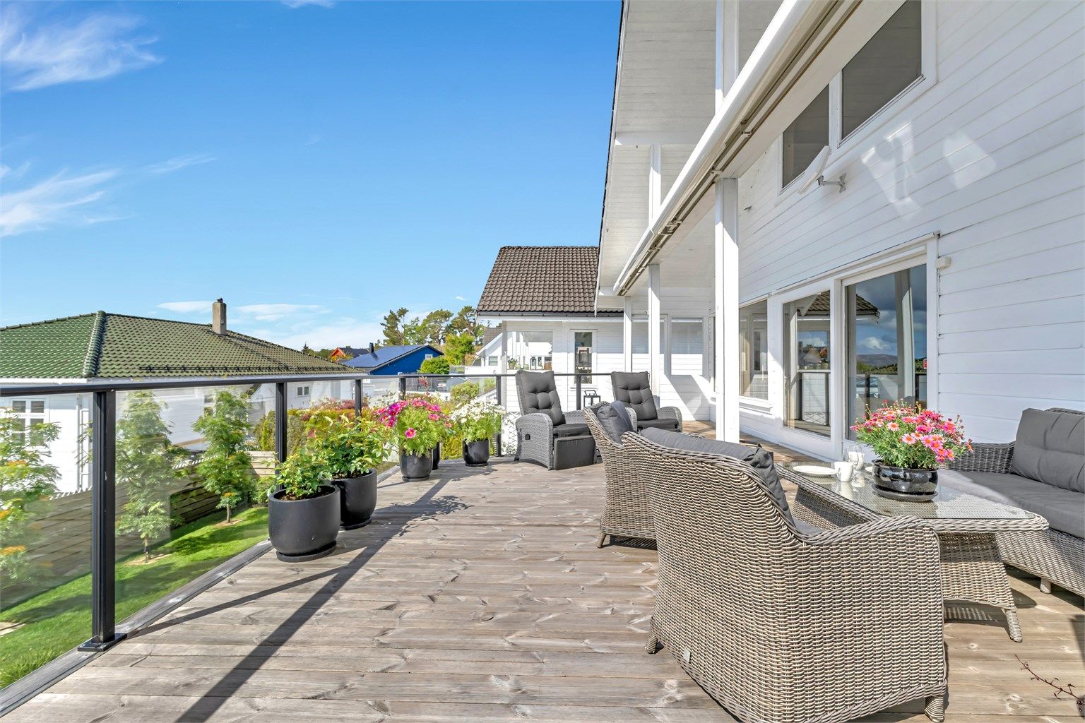 Uteplassen er på hele 80 kvm