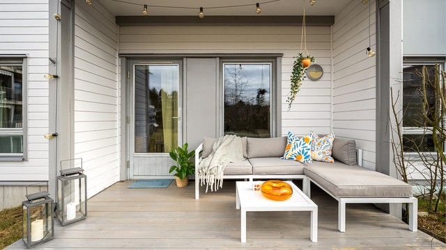 Den vestvendte terrassen har god plass til en sittegruppe, og er et perfekt sted å nyte ettermiddagen.