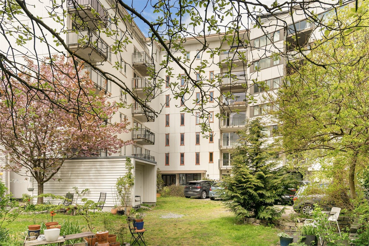 - Fasade fra bakgården - 