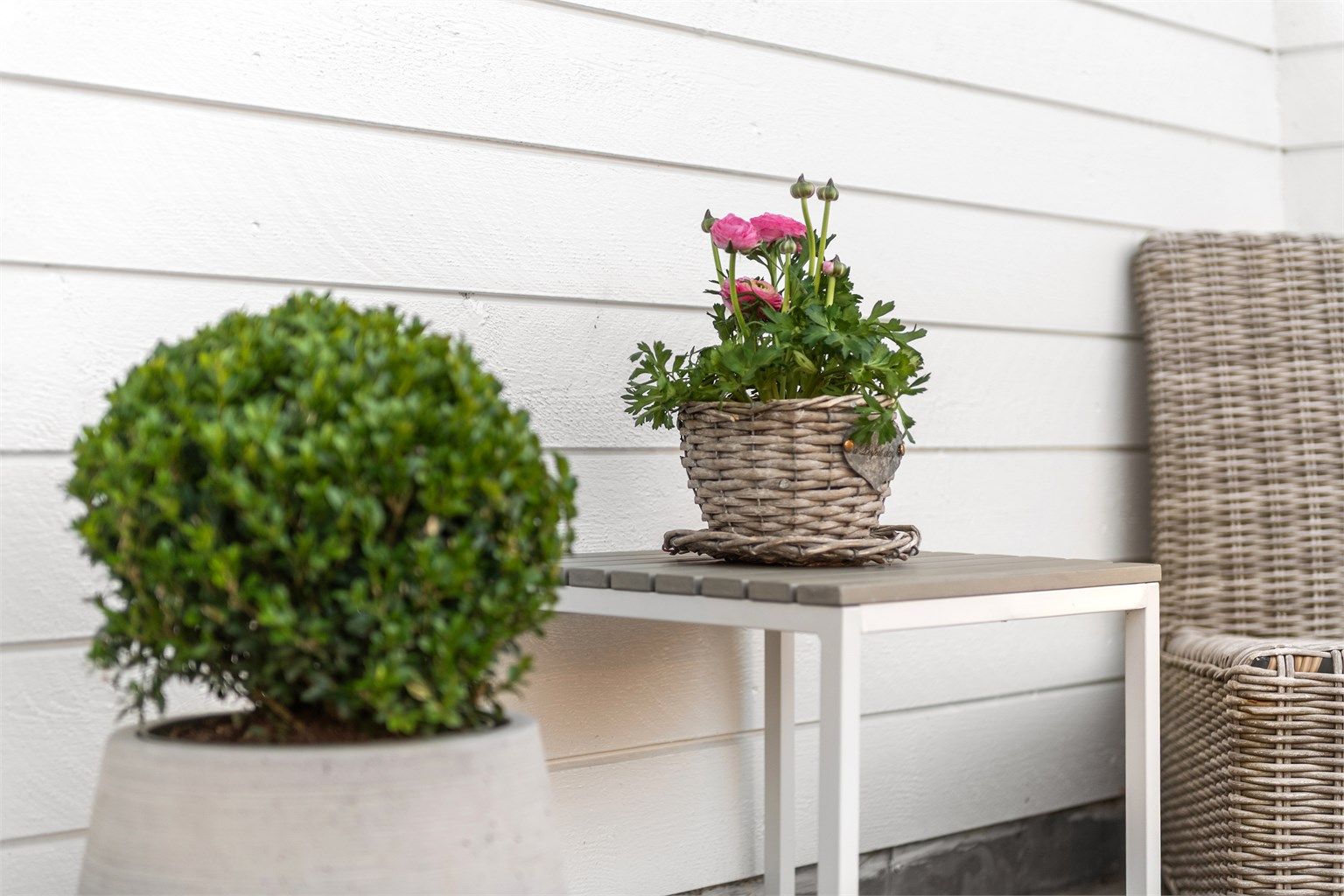 Koselig sitteplass ved inngangsparti