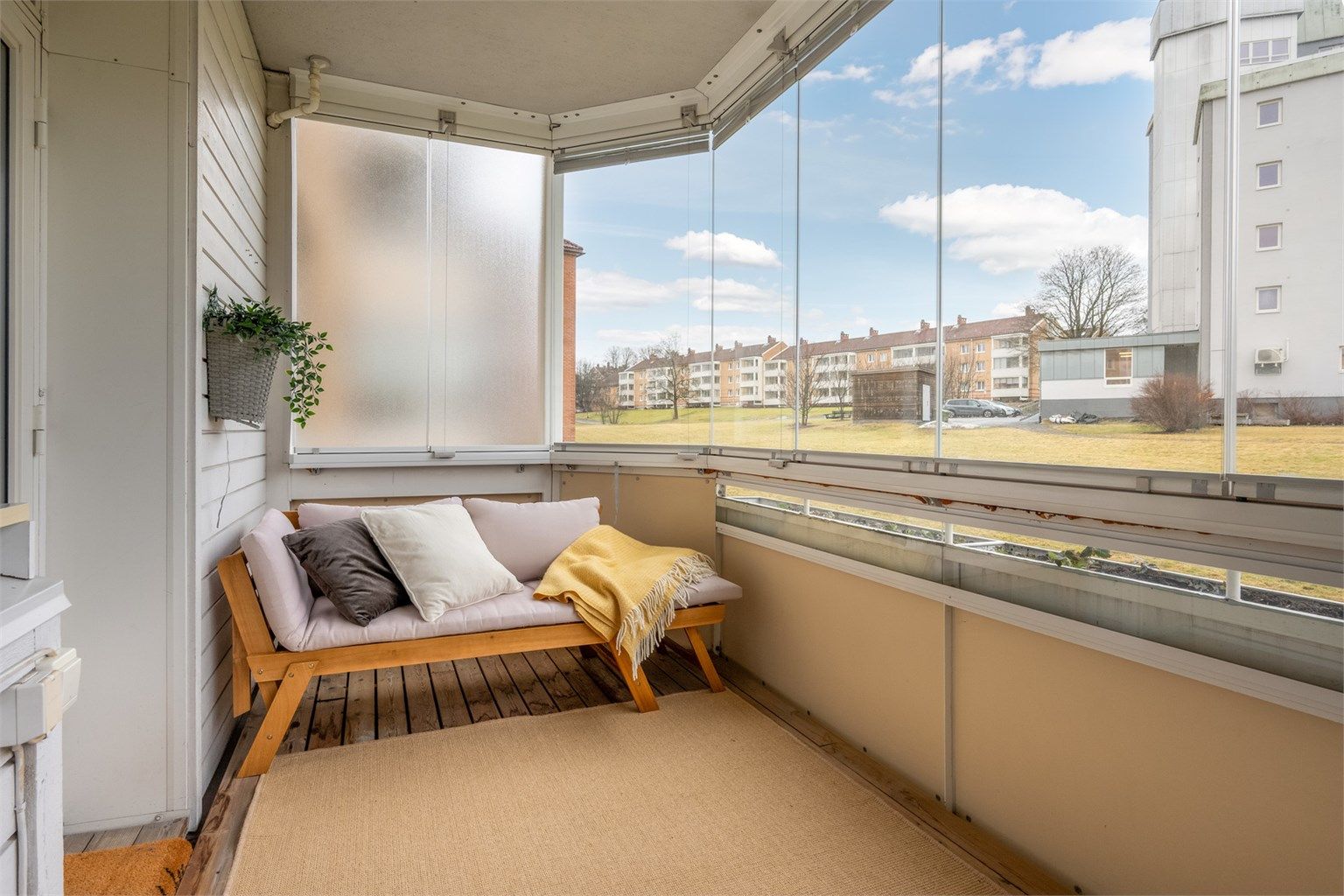 Krogsveen v/ Sindre Nyhus har gleden av å presentere denne flotte 3-roms leiligheten, beliggende i et rolig og skjermet område på Lilleberg/Hovin