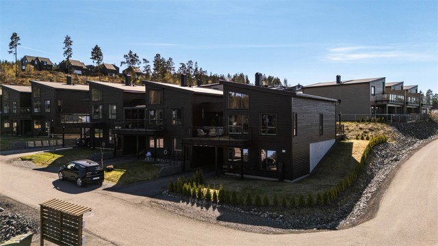 Velkommen til Funkellia 23! Et moderne og innholdsrikt enderekkehus fra 2021 i det familievennlige boligfeltet Granåsen.