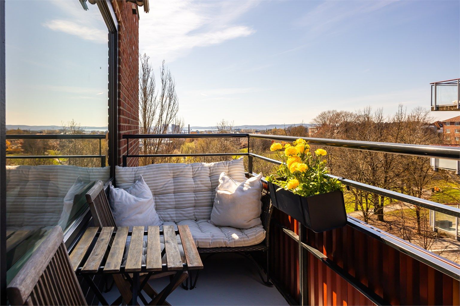 Velkommen til Arendalsgata 22 - en lys og moderne 2-roms selveierleilighet, med attraktiv og sentral beliggenhet i hjertet av Sagene! Foto: Anne Andersen.