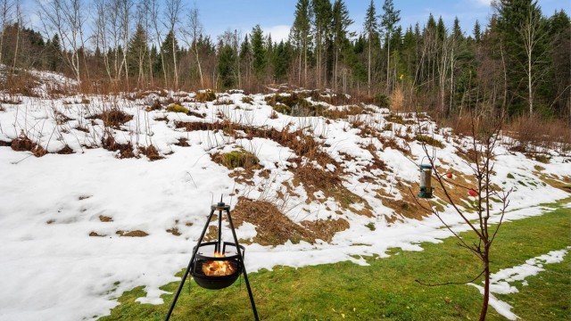 Daglige gjøremål kan enkelt løses i nærområdet, med dagligvarebutikker, treningssentre som 3T og EasyFit, samt servicetilbud i Ila, Ilsvika og på Byåsen. Det er også kort vei til marka med flotte turstier, skiløyper og badevann.