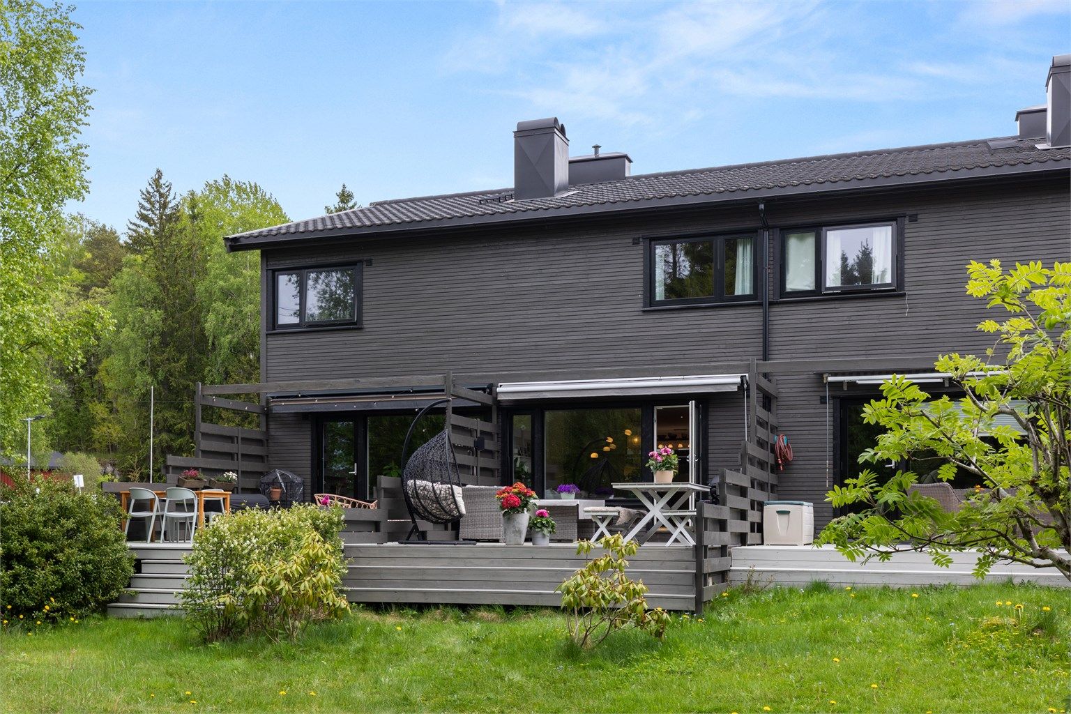 Velkommen til et pent rekkehus i grønne og barnevennlige omgivelser! Foto: Oh shots