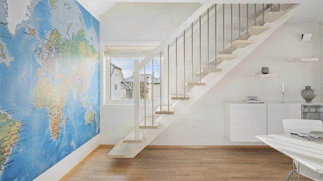 Flott trapp opp til loft.